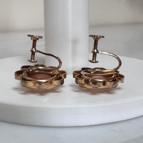 Vintage 12K Gold Filled GF Carved Shell Cameo Screw-back Earrings 4.72 Gram - Picture 8 of 11